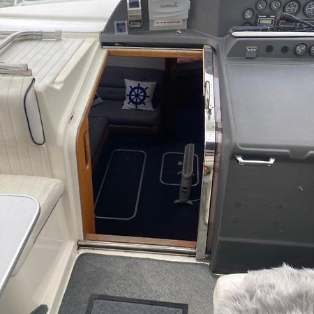Luxury Boat Hotell Chertsey Exteriör bild