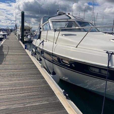 Luxury Boat Hotell Chertsey Exteriör bild