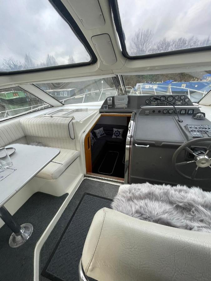 Luxury Boat Hotell Chertsey Exteriör bild