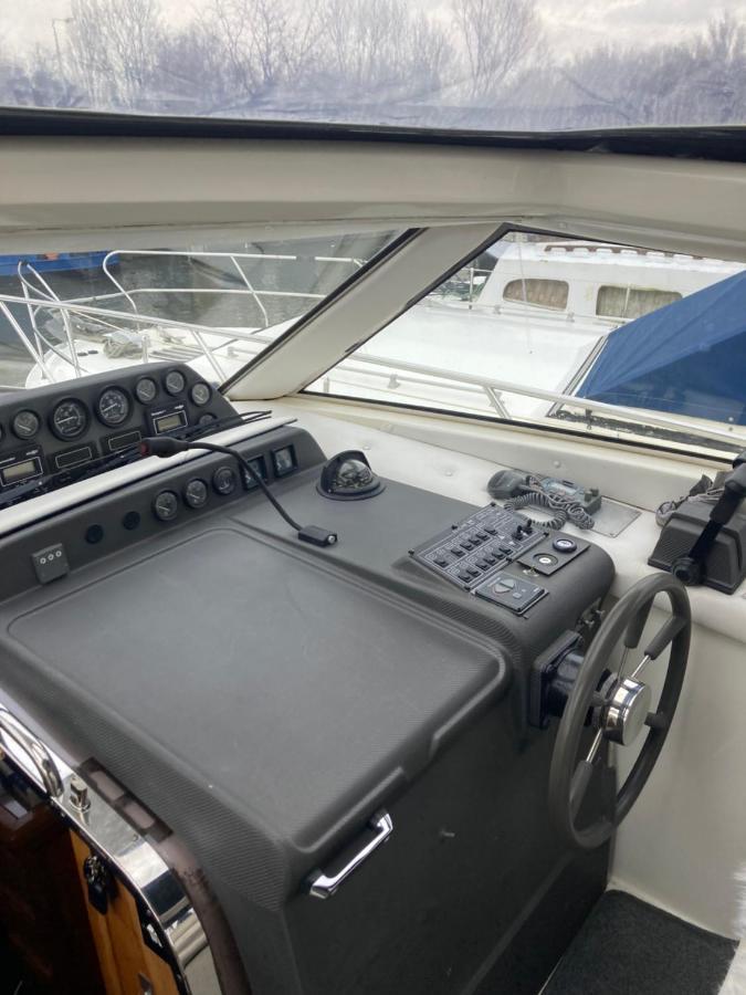 Luxury Boat Hotell Chertsey Exteriör bild
