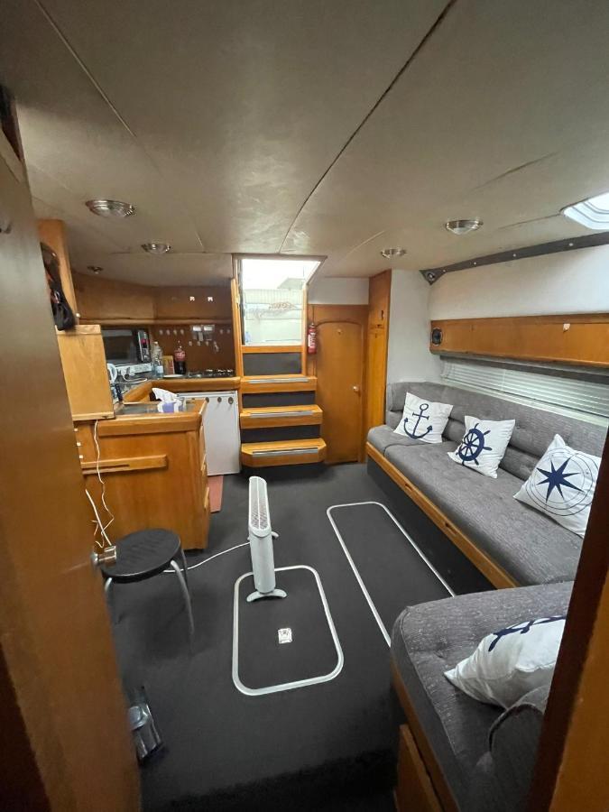 Luxury Boat Hotell Chertsey Exteriör bild