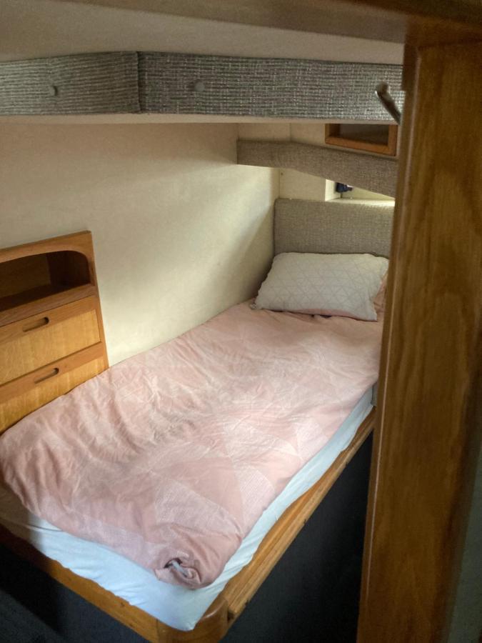 Luxury Boat Hotell Chertsey Exteriör bild