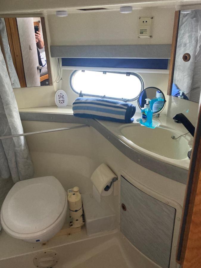 Luxury Boat Hotell Chertsey Exteriör bild