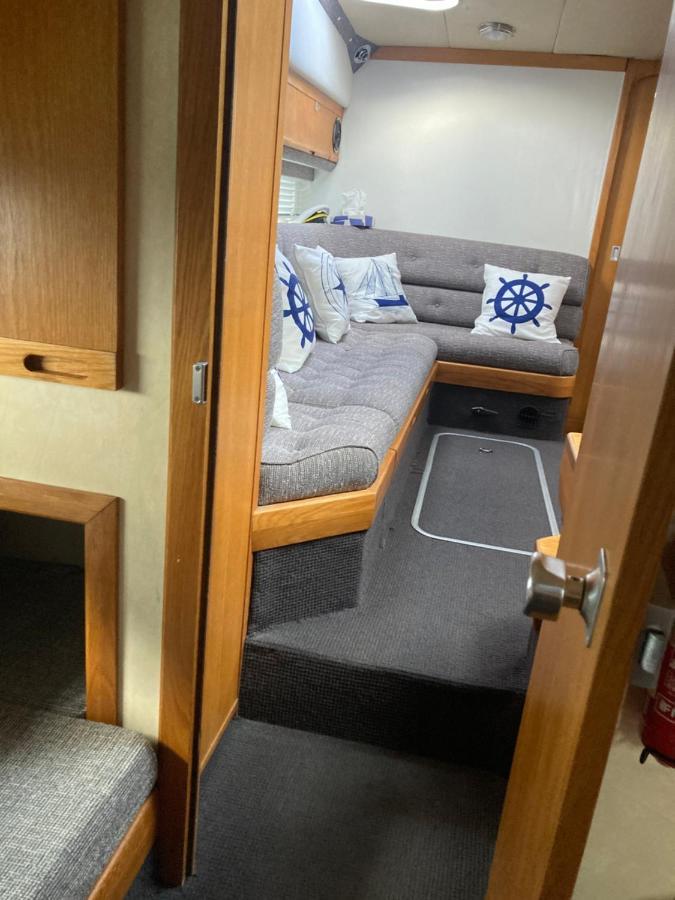 Luxury Boat Hotell Chertsey Exteriör bild